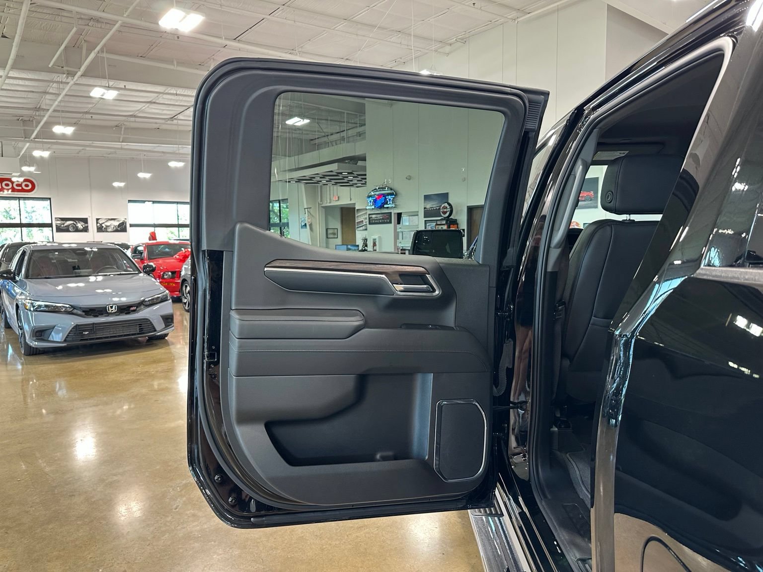 Used 2024 GMC Sierra 1500 SLT w/ SLT Premium Package AWD/4WD image 33