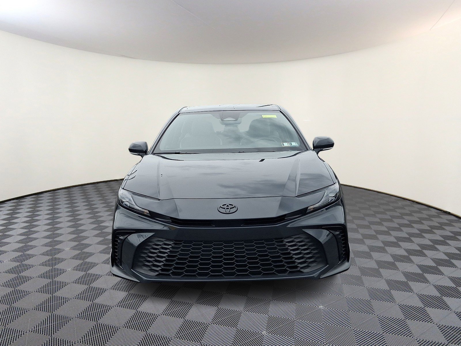 Used 2025 Toyota Camry SE w/ Convenience Package FWD image 2