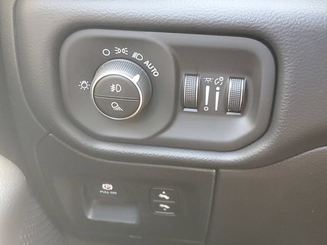 New 2026 RAM 1500 4x4 Crew Cab image 18