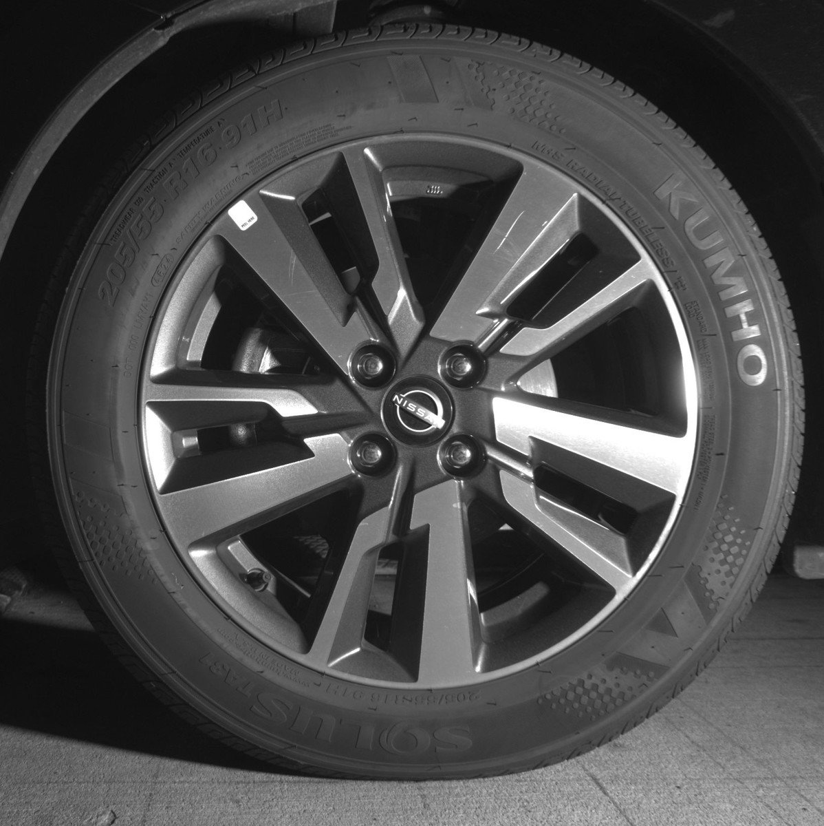 Used 2025 Nissan Versa SV image 12