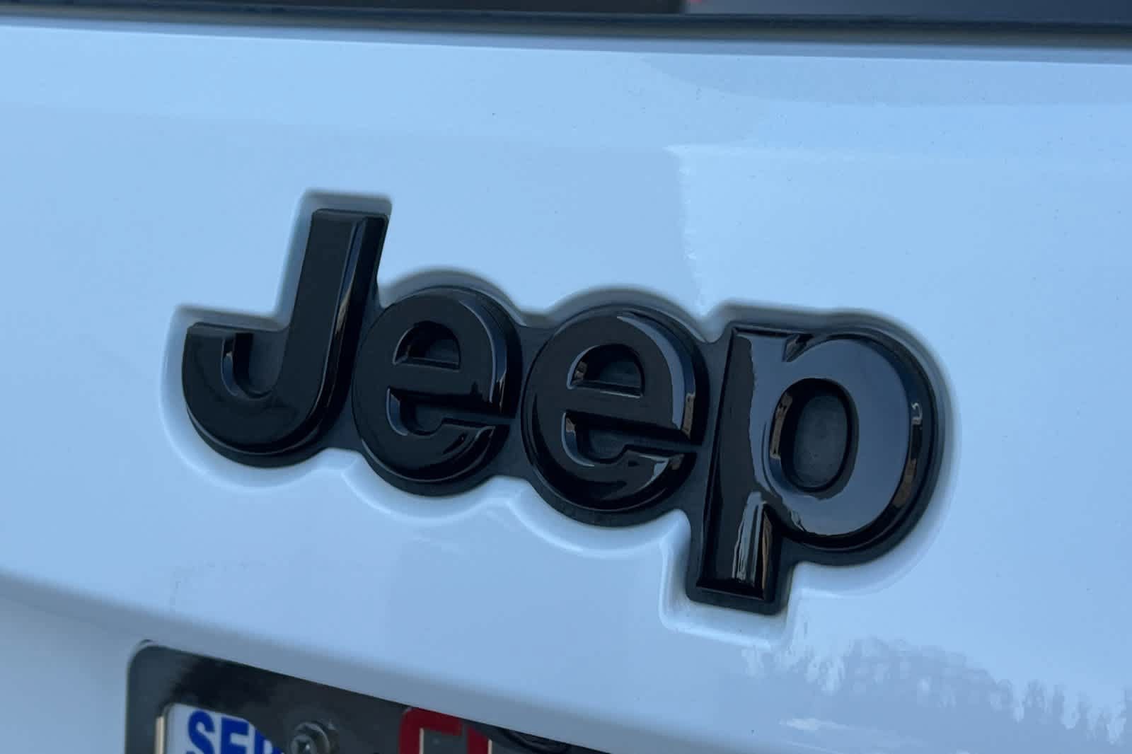 Used 2018 Jeep Grand Cherokee Altitude RWD image 4