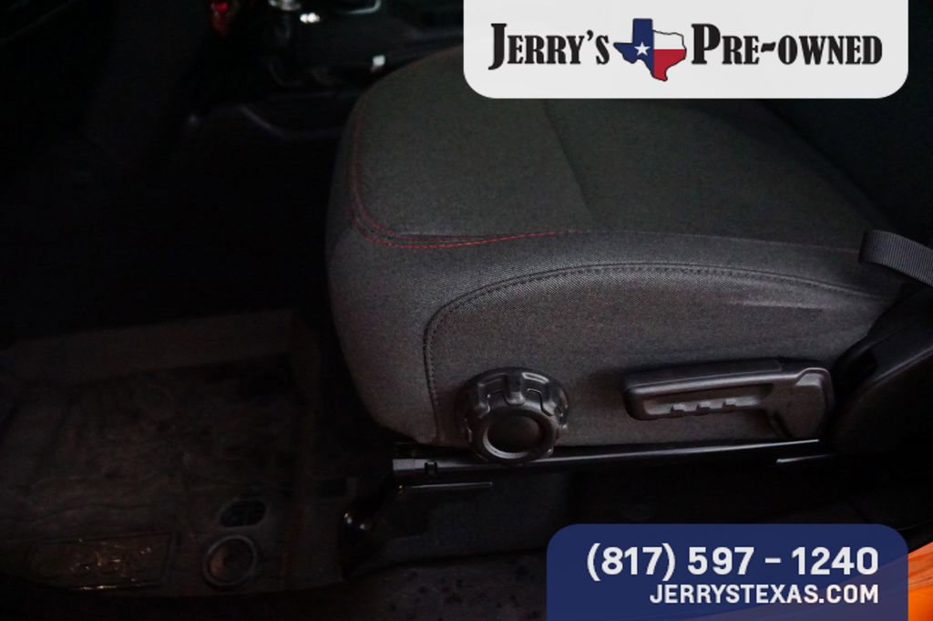 Used 2025 Jeep Gladiator Rubicon w/ Convenience Group AWD/4WD image 17