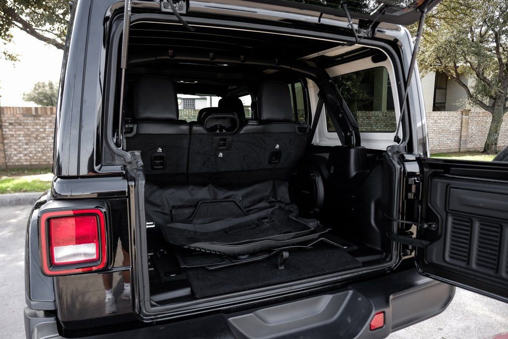 Used 2023 Jeep Wrangler Sahara w/ Cold Weather Group image 62