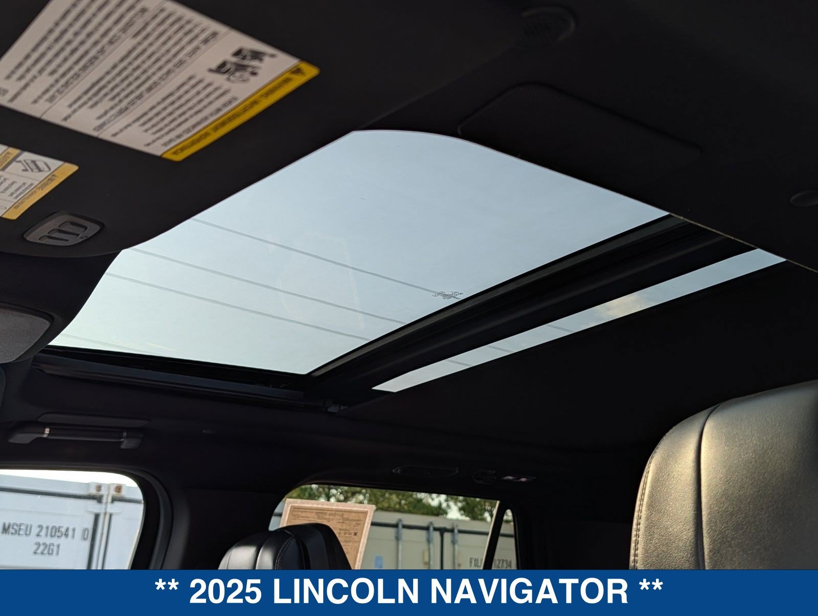Used 2025 Lincoln Navigator Reserve w/ Jet Appearance Package AWD/4WD image 28