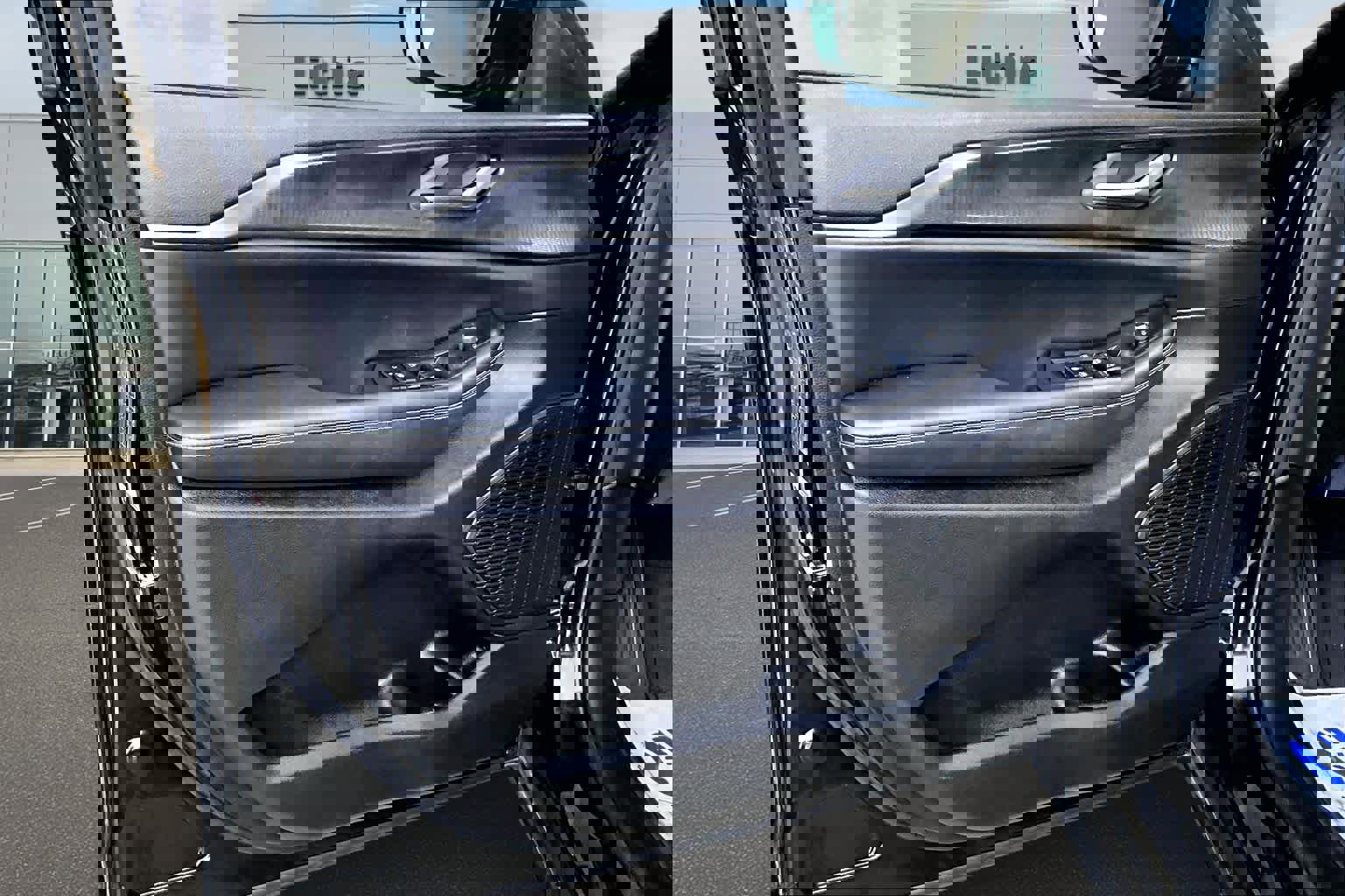 Used 2023 Jeep Grand Cherokee L Laredo image 28