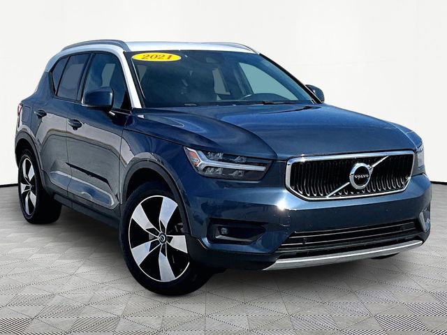 Used 2021 Volvo XC40 T5 Momentum w/ Premium Package image 1