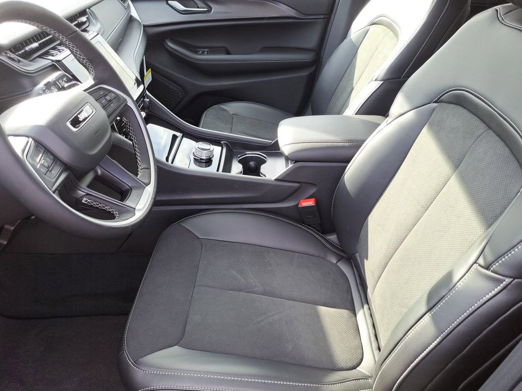 New 2025 Jeep Grand Cherokee L Altitude image 16