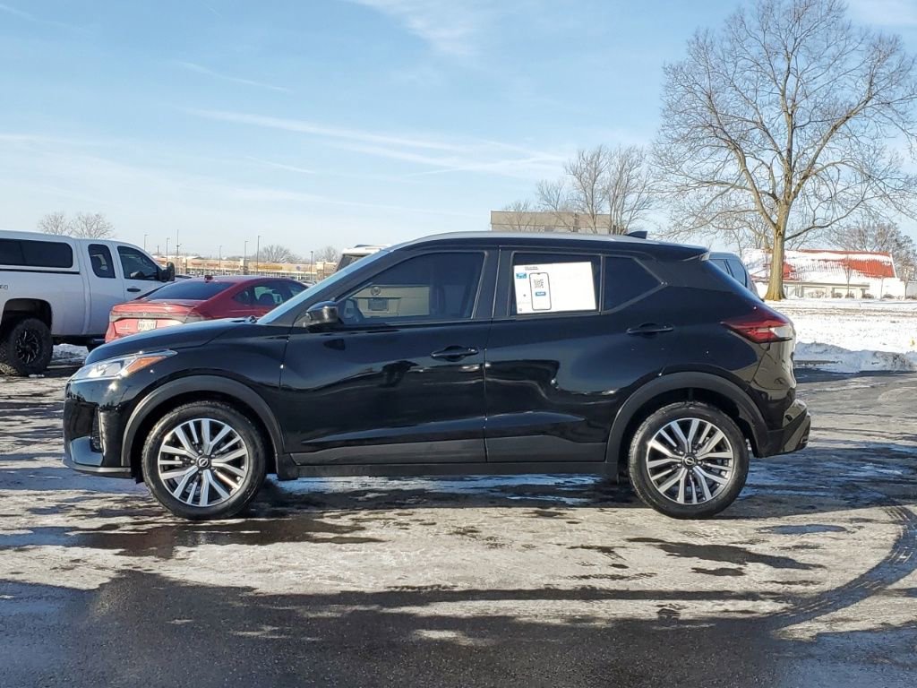 Used 2022 Nissan Kicks SV image 4
