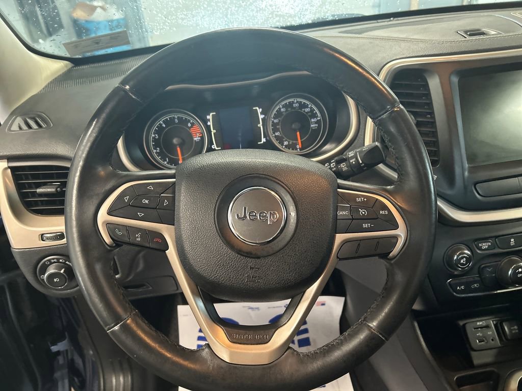 Used 2016 Jeep Cherokee Latitude FWD image 23