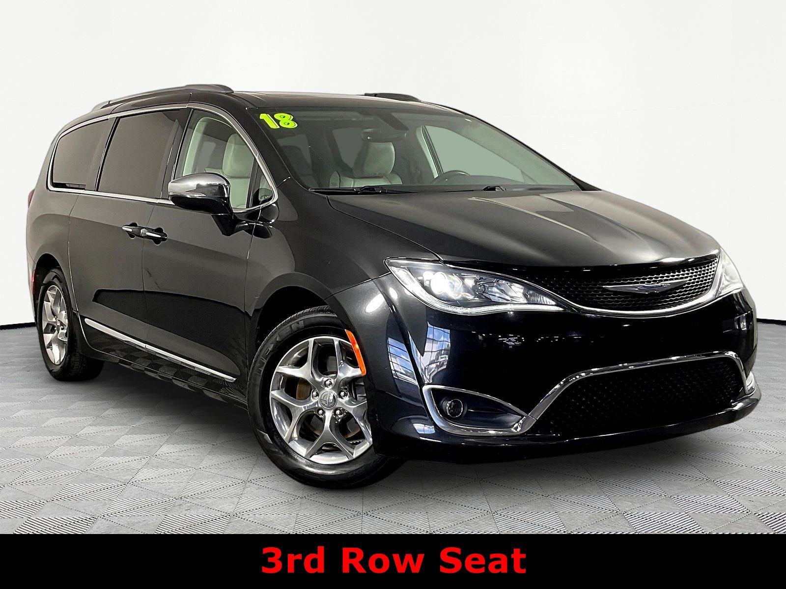 Used 2018 Chrysler Pacifica Limited FWD image 3