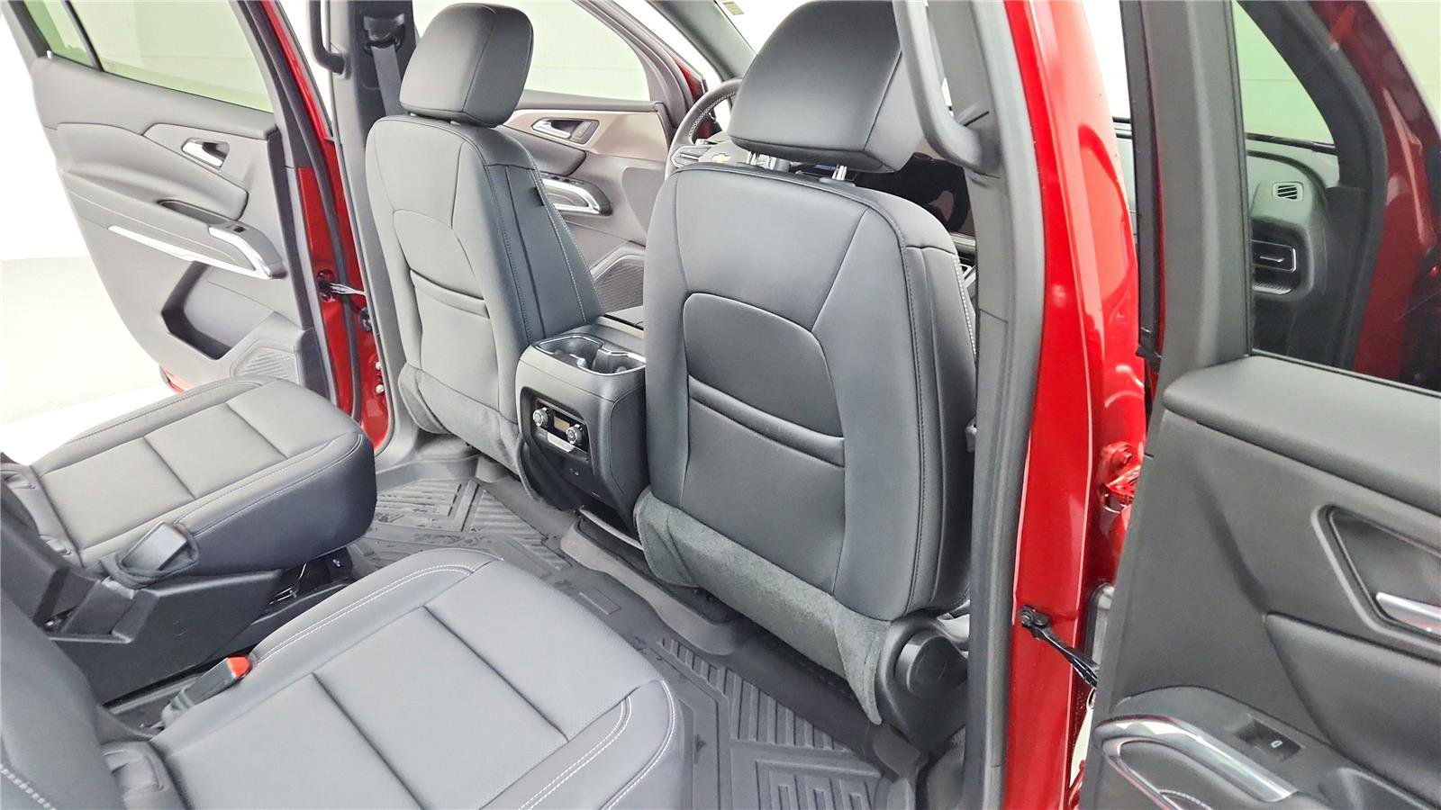 Used 2026 Chevrolet Traverse LT image 18