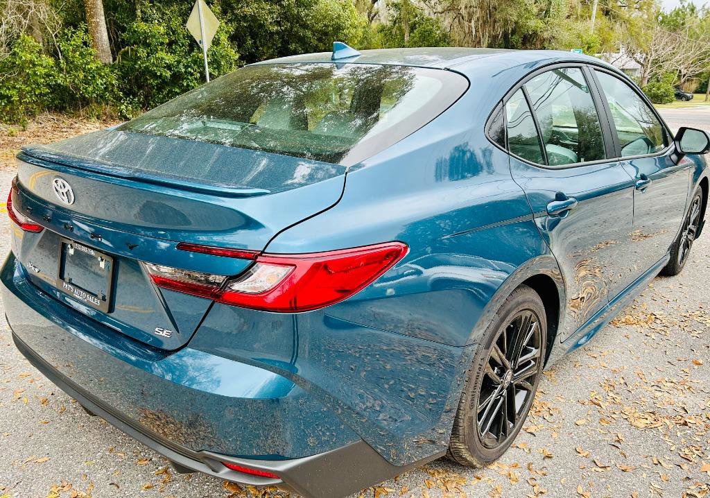 Used 2025 Toyota Camry SE image 4