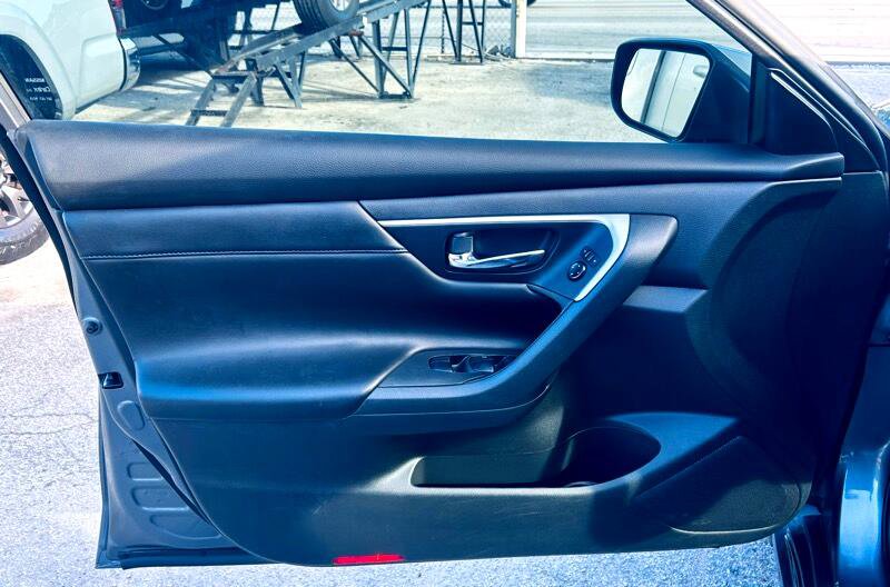 Used 2016 Nissan Altima 2.5 SR image 9