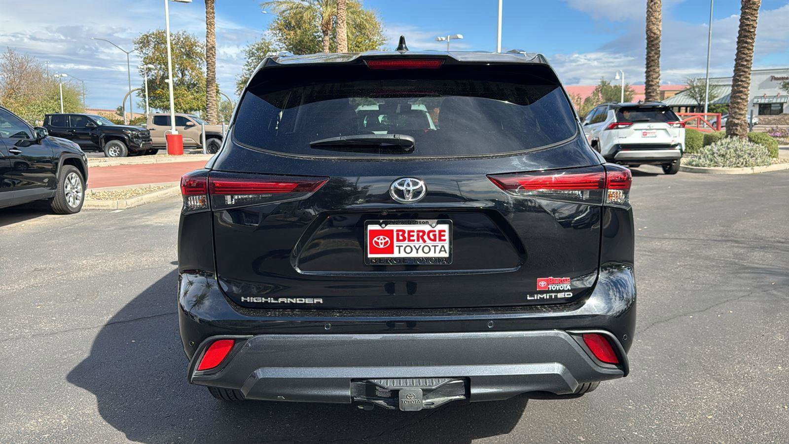 Used 2024 Toyota Highlander Limited image 6