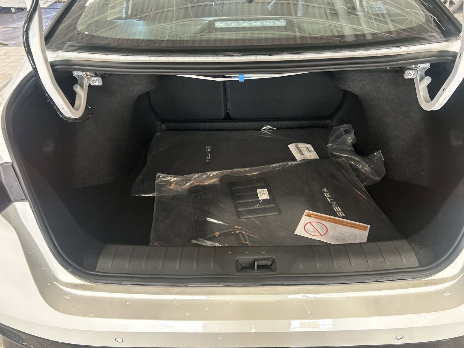 New 2026 Nissan Sentra SR w/ SR Premium Package FWD image 32