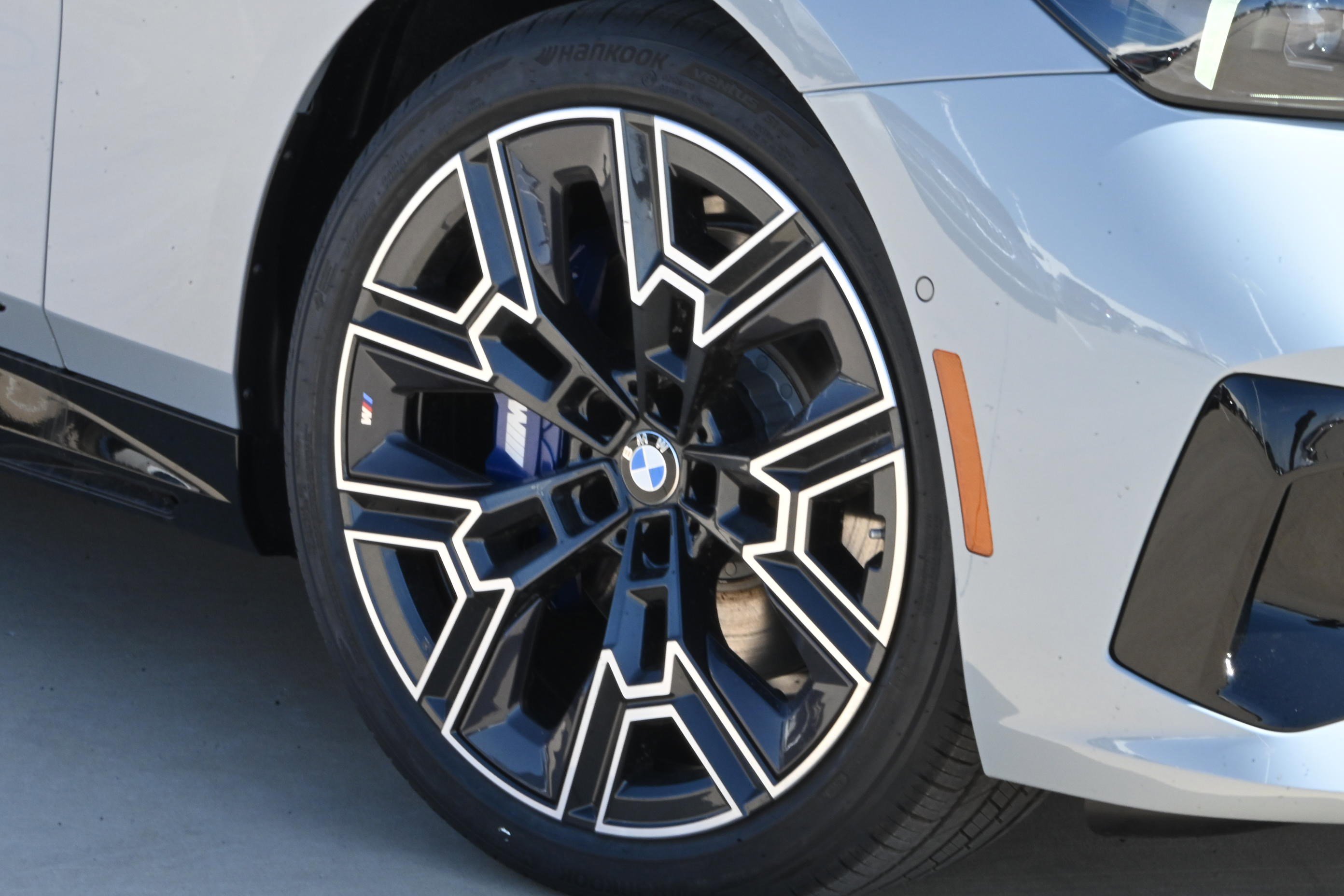 New 2026 BMW 530i xDrive w/ M Sport Package AWD/4WD image 9