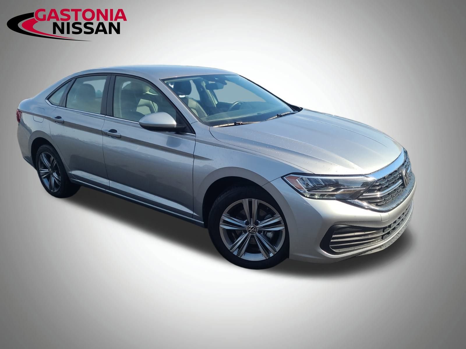 Used 2024 Volkswagen Jetta SE image 2