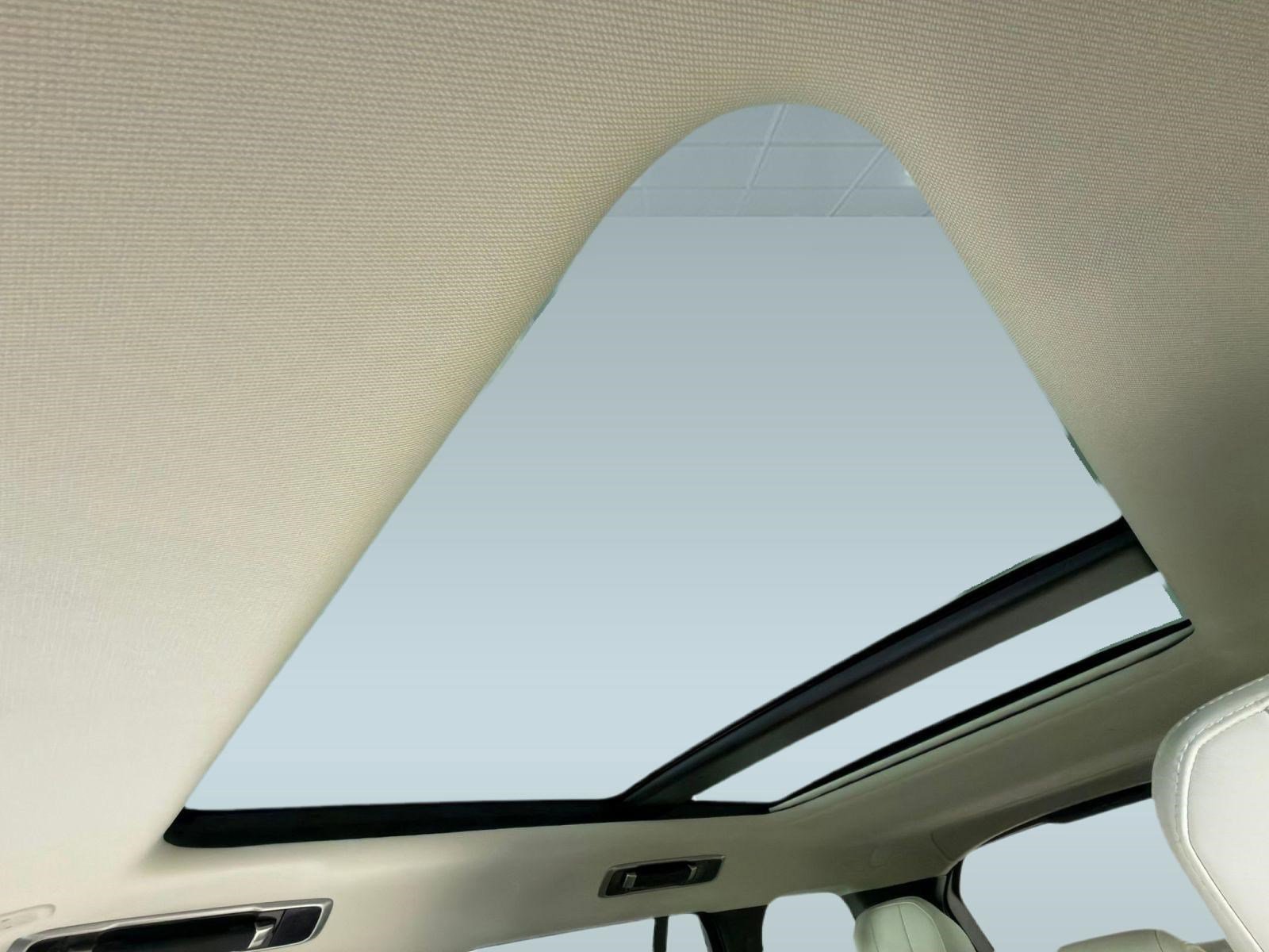 Used 2023 Land Rover Range Rover SE image 14