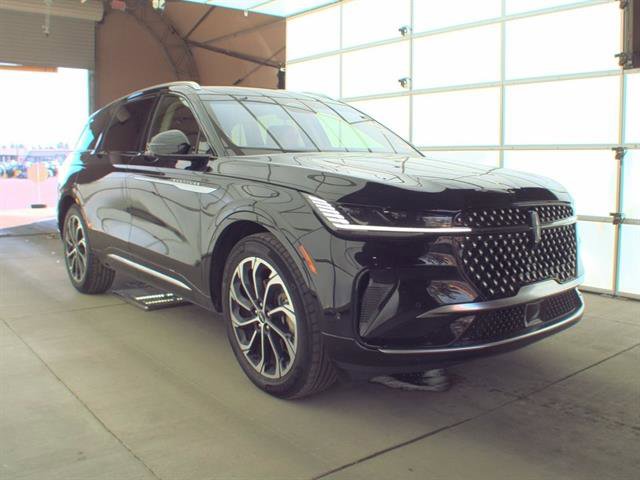 Used 2024 Lincoln Nautilus Reserve image 3