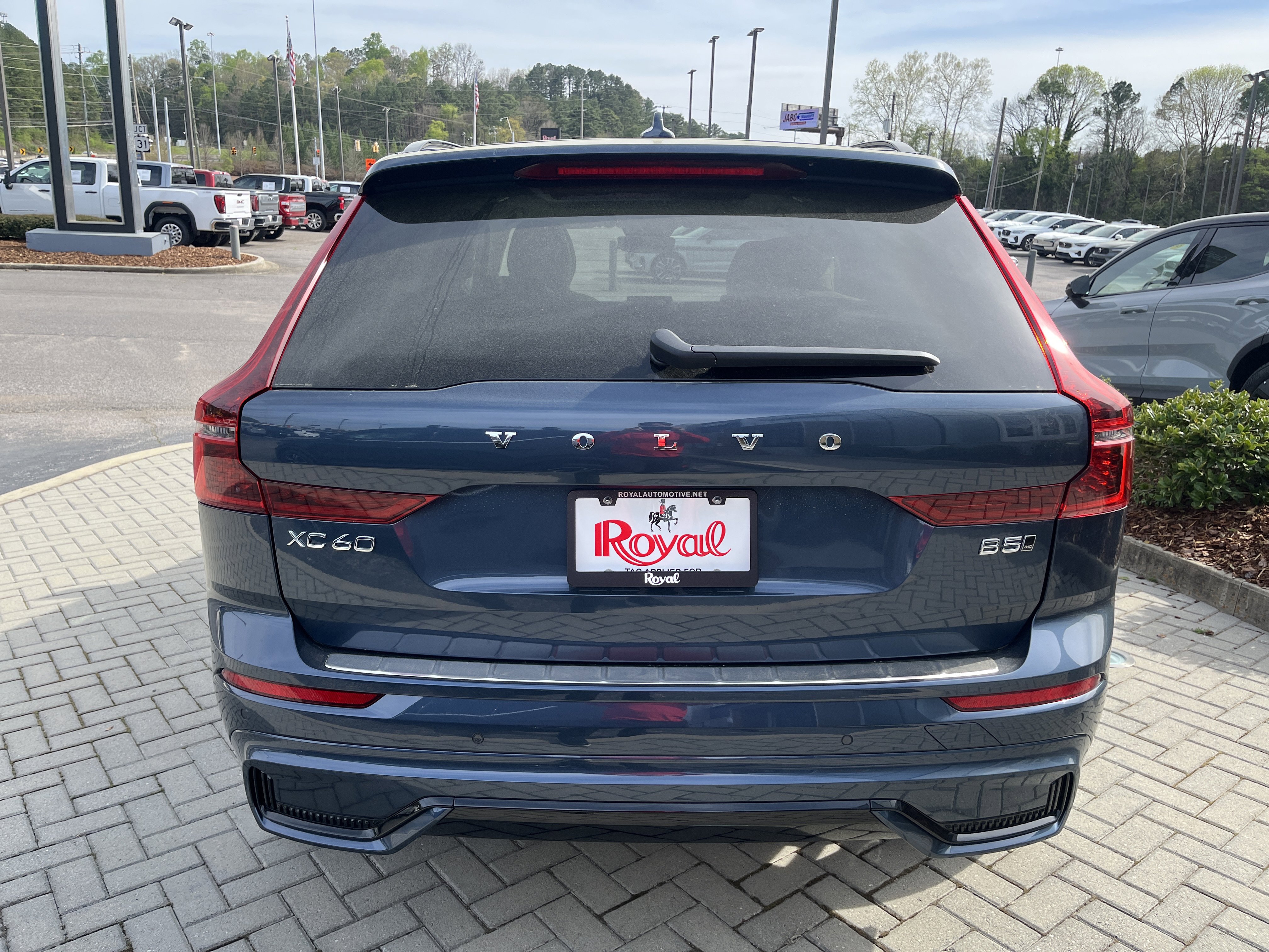 New 2026 Volvo XC60 B5 Ultra w/ Protection Package Premier image 4