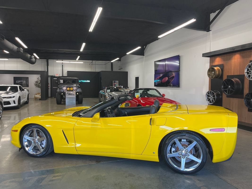 Used 2007 Chevrolet Corvette Convertible w/ Preferred Equipment Group RWD image 8