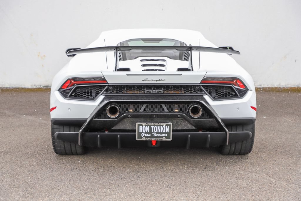 Used 2018 Lamborghini Huracan Performante AWD/4WD image 7