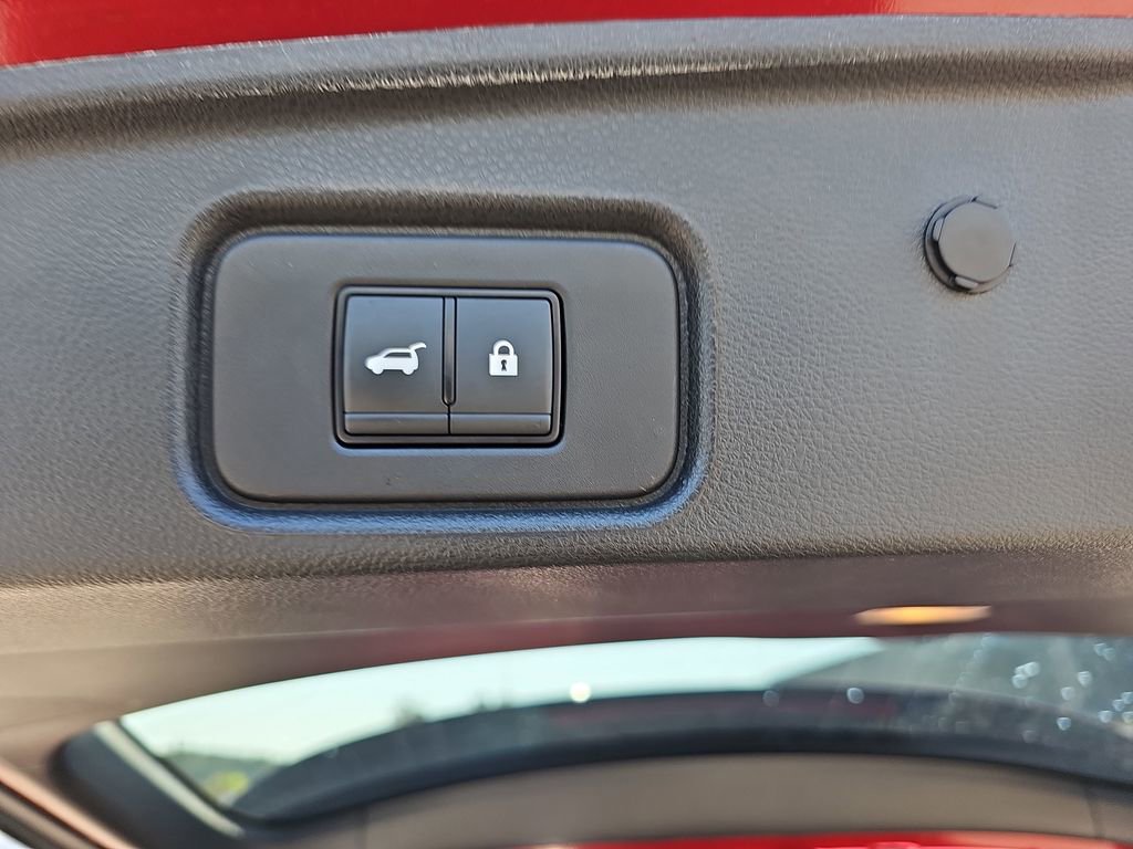 Used 2023 Nissan Pathfinder SV w/ SV Premium Package image 18