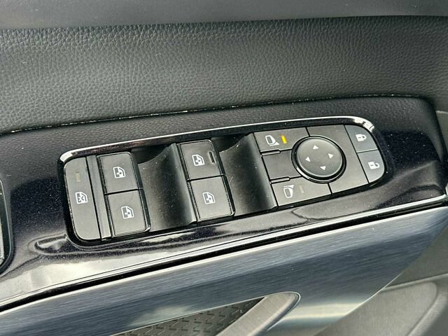 Used 2023 Nissan Pathfinder SL FWD image 13