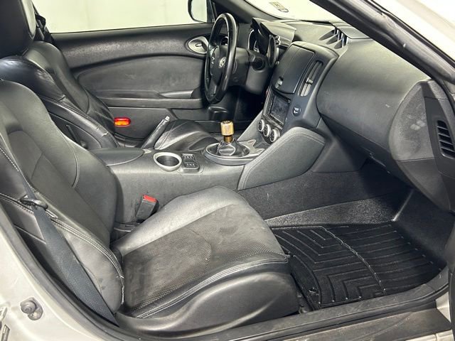 Used 2011 Nissan 370Z Touring w/ Sport Pkg image 9