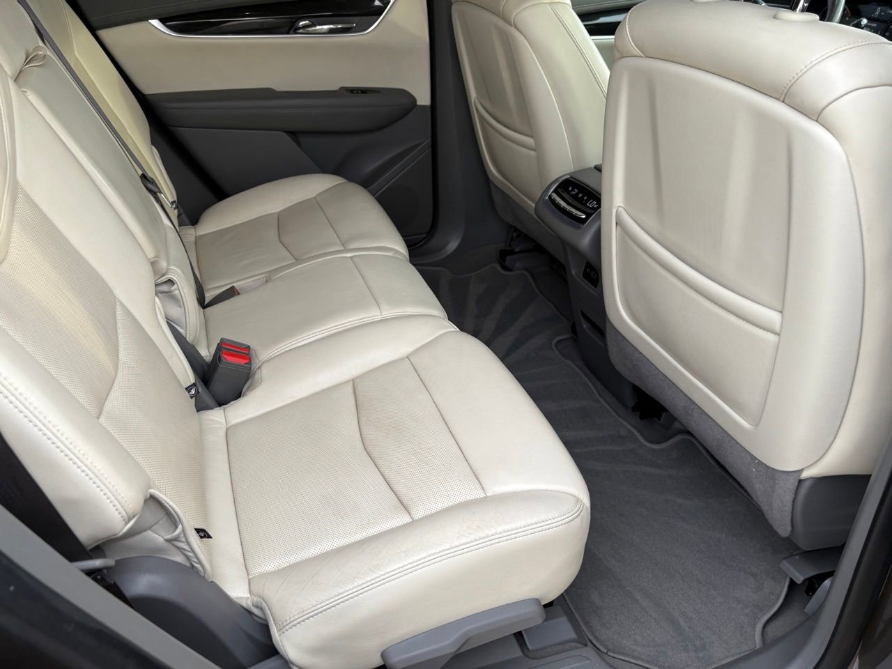 Used 2020 Cadillac XT6 Premium Luxury FWD image 36