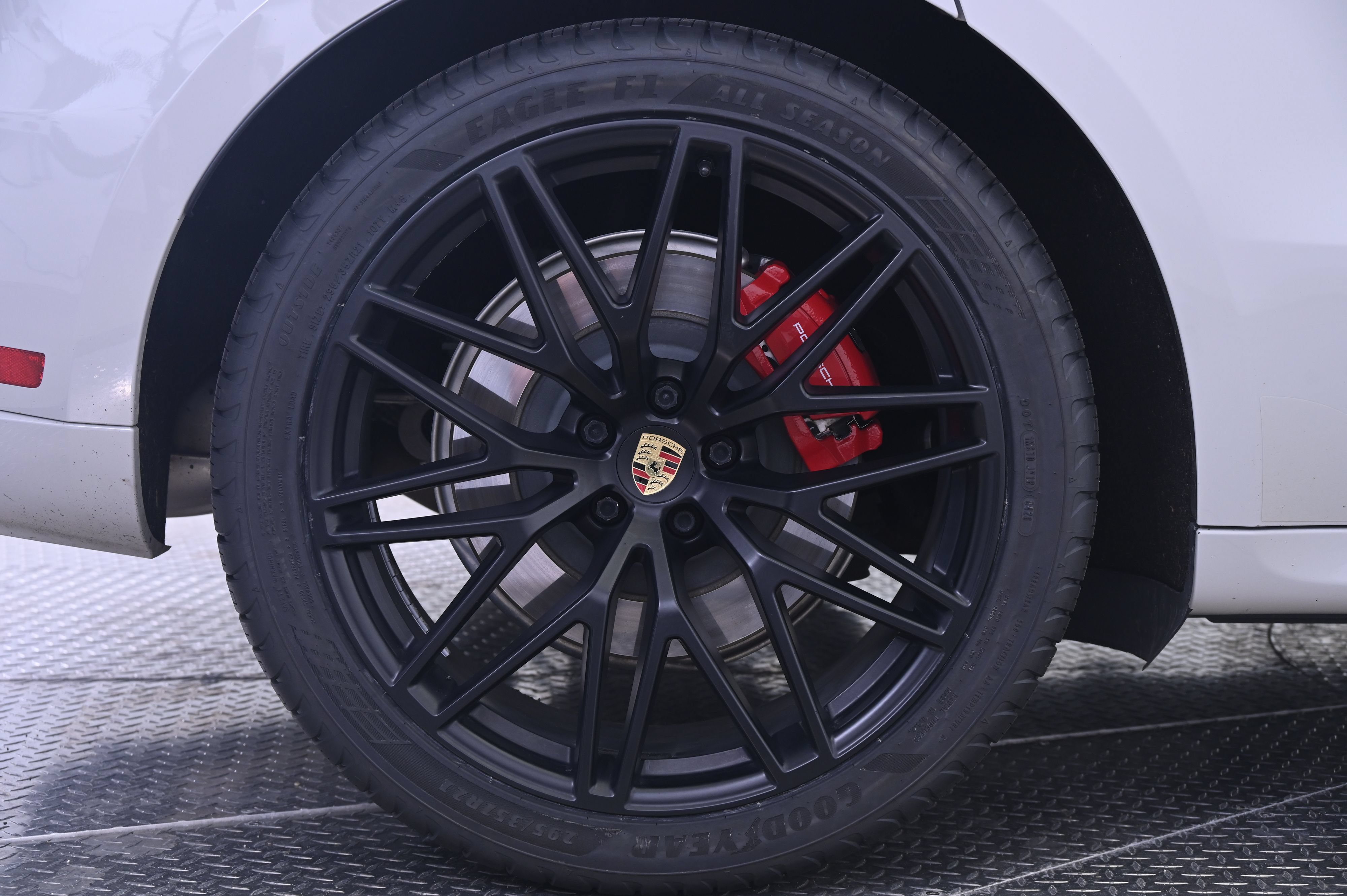 Certified 2022 Porsche Macan GTS AWD/4WD image 13