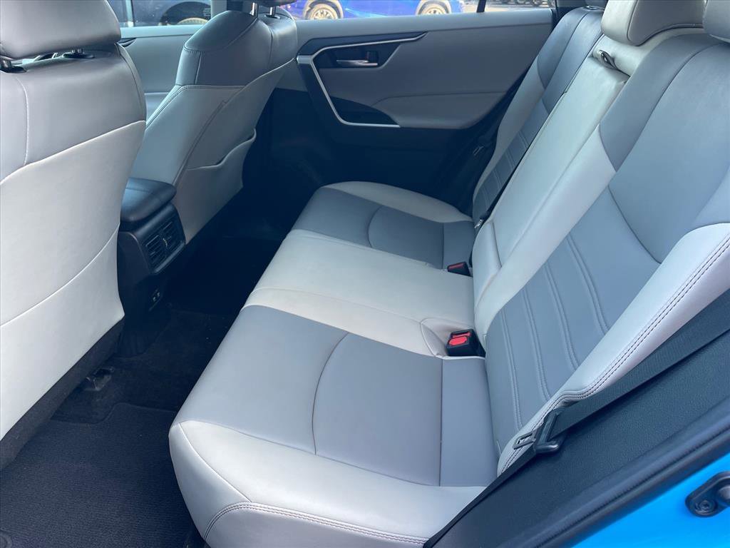 Used 2020 Toyota RAV4 XLE Premium image 12