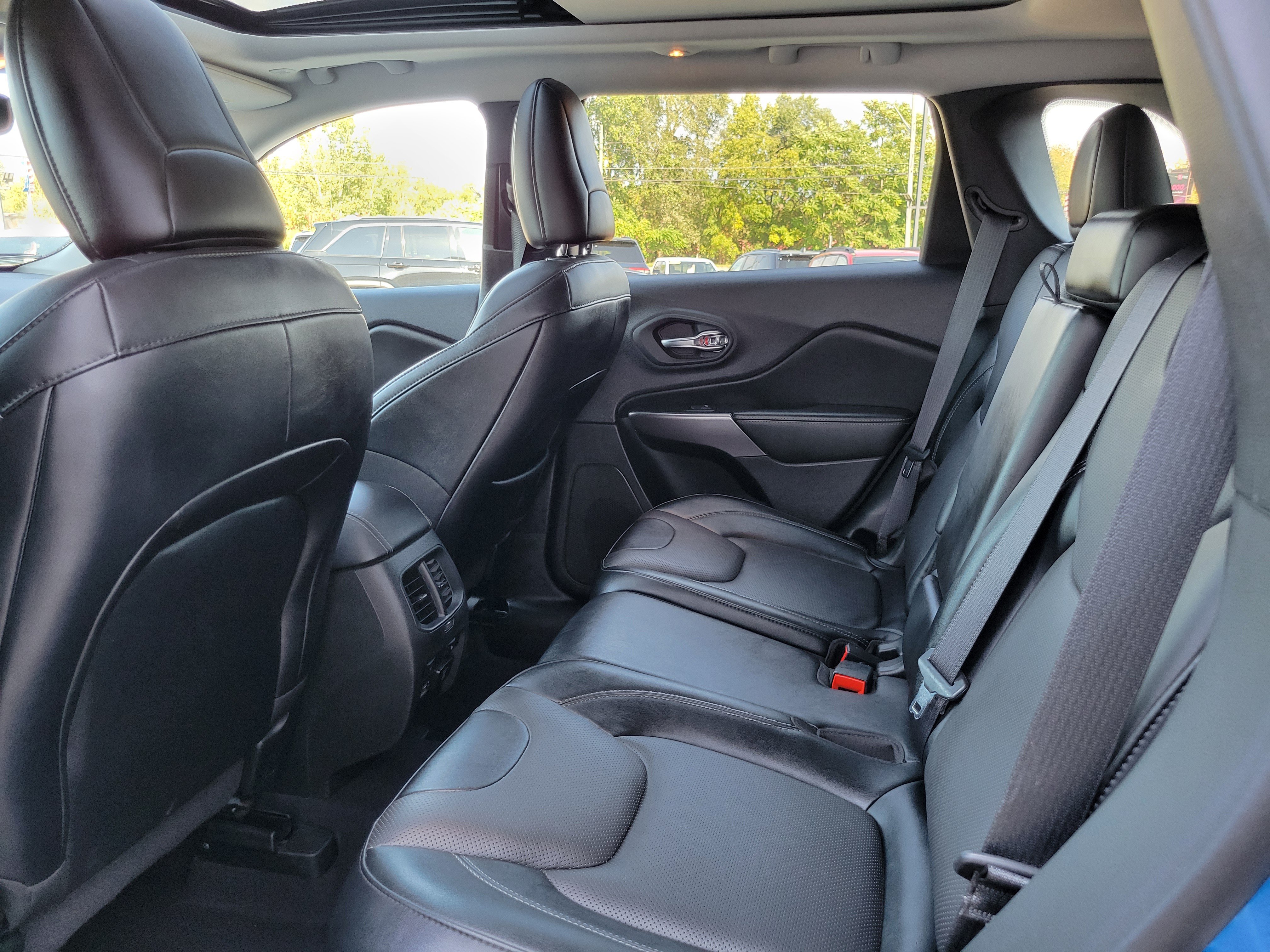 Used 2022 Jeep Cherokee Limited w/ Elite Package AWD/4WD image 19