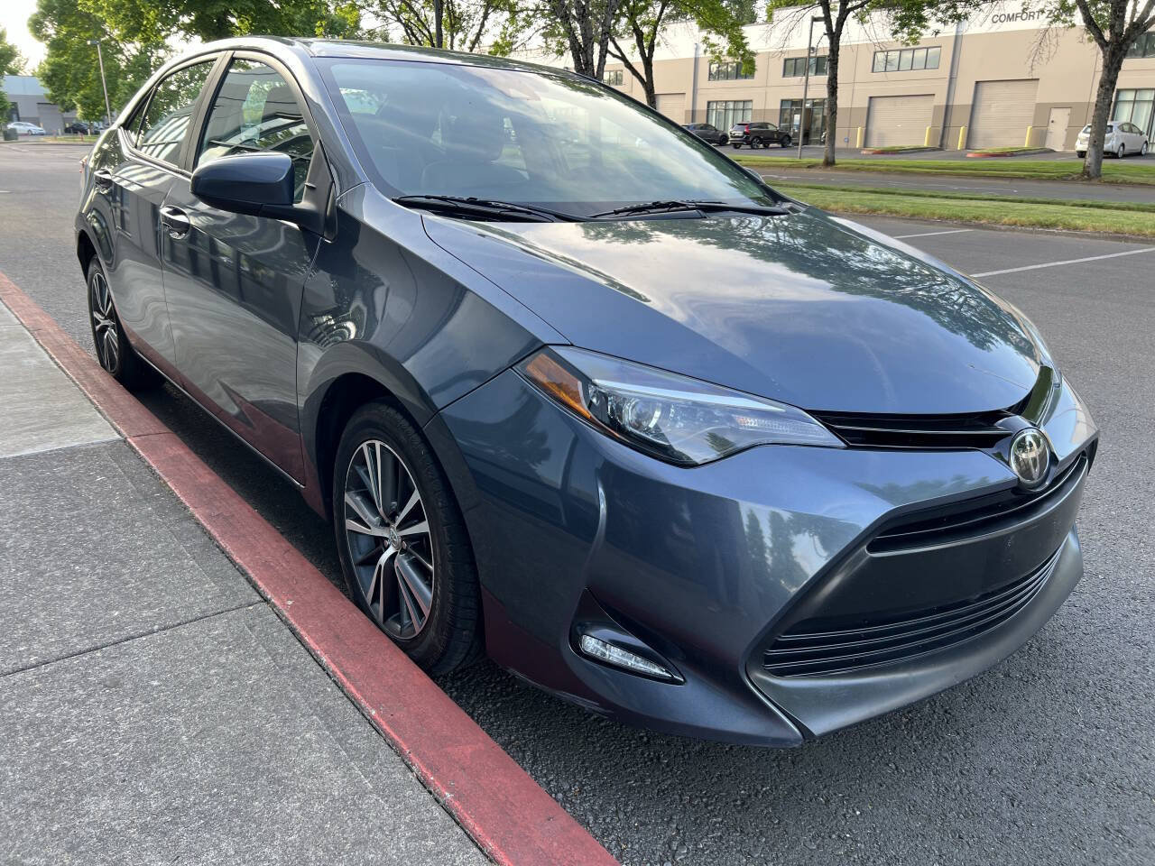 Used 2018 Toyota Corolla LE w/ LE Premium Package FWD image 2