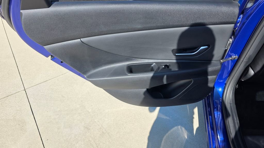 Used 2023 Hyundai Elantra Limited image 21