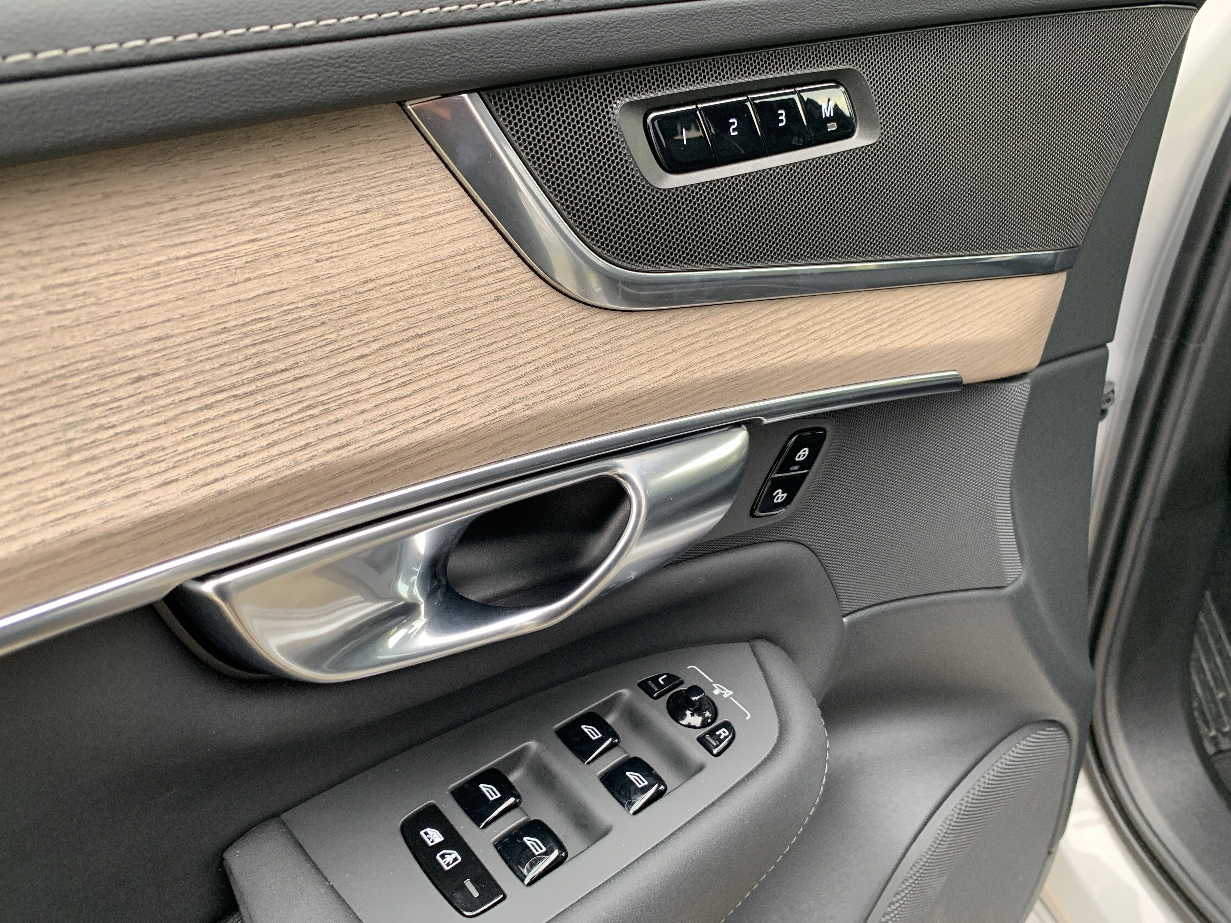 Used 2025 Volvo XC90 B6 Plus image 15