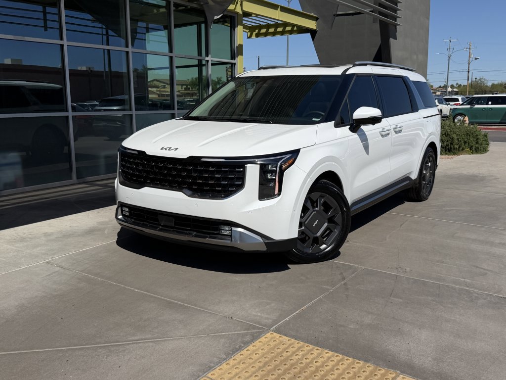 Used 2026 Kia Carnival SX FWD image 2