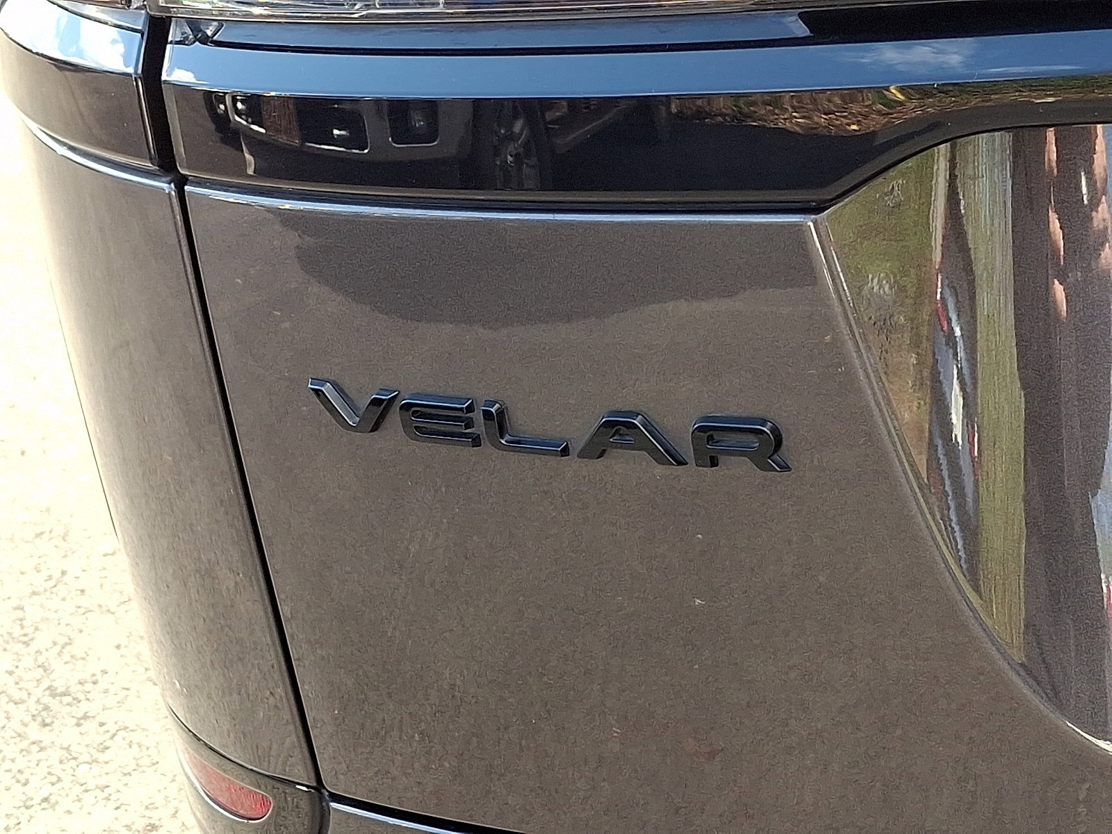 Used 2023 Land Rover Range Rover Velar R-Dynamic S image 31