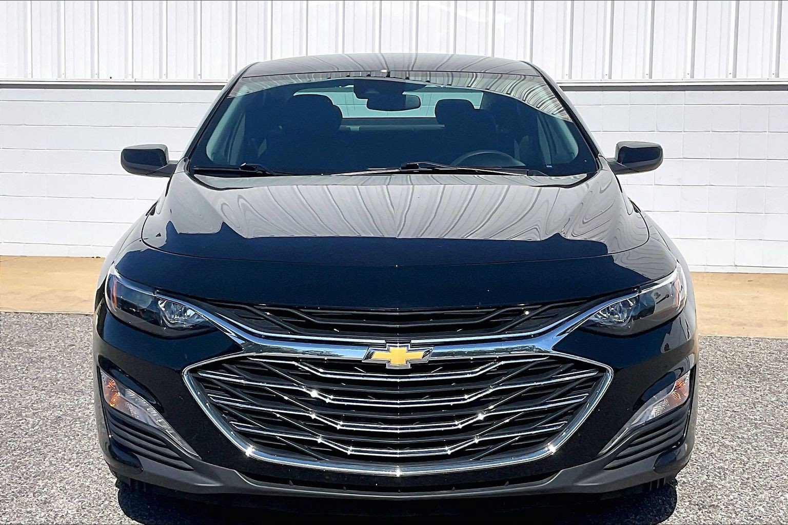Used 2025 Chevrolet Malibu LT FWD image 3