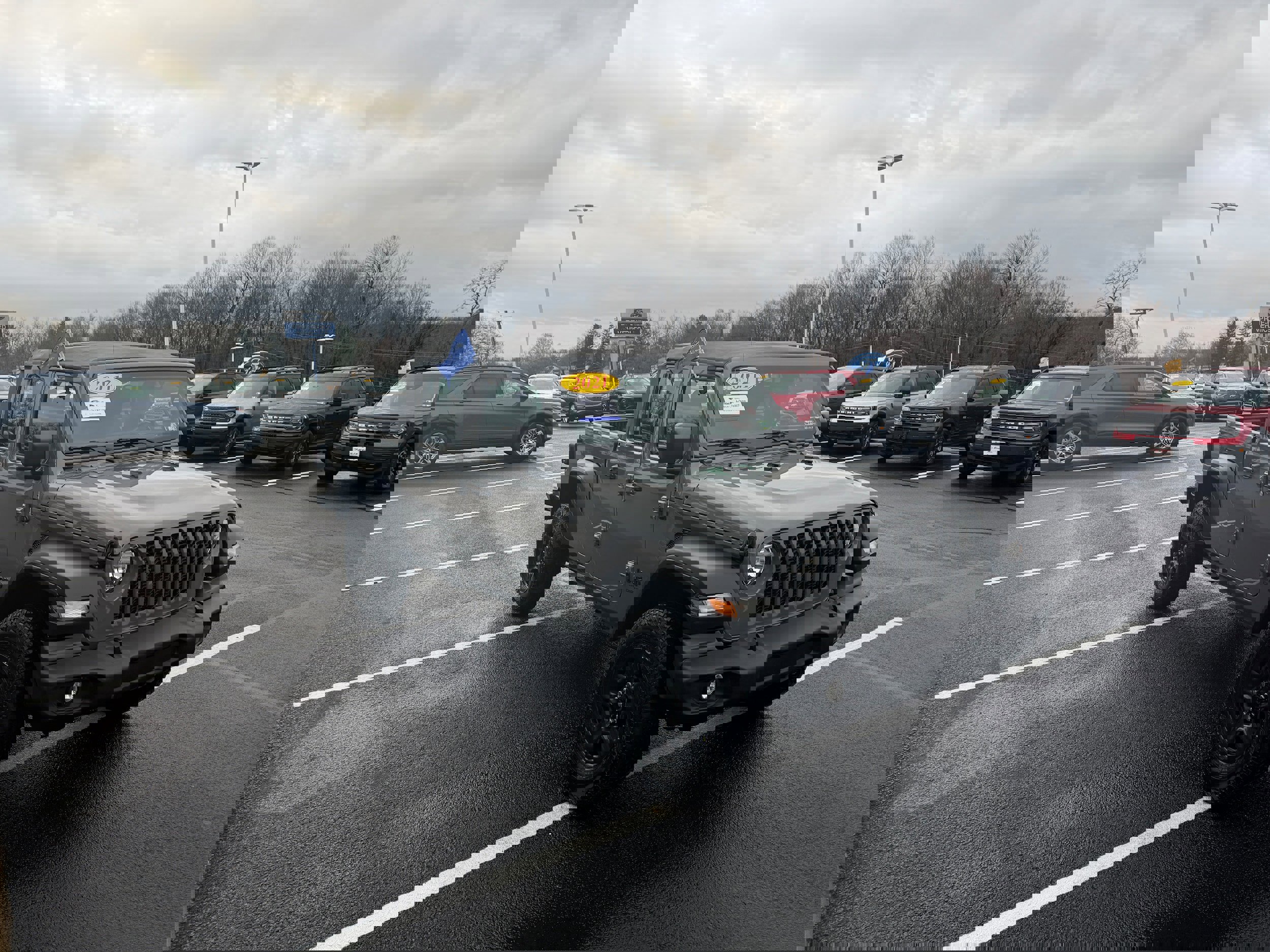 Used 2021 Jeep Gladiator Sport image 3