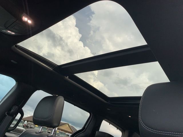 New 2026 Chrysler Pacifica Limited w/ Uconnect Theater Family Group image 19