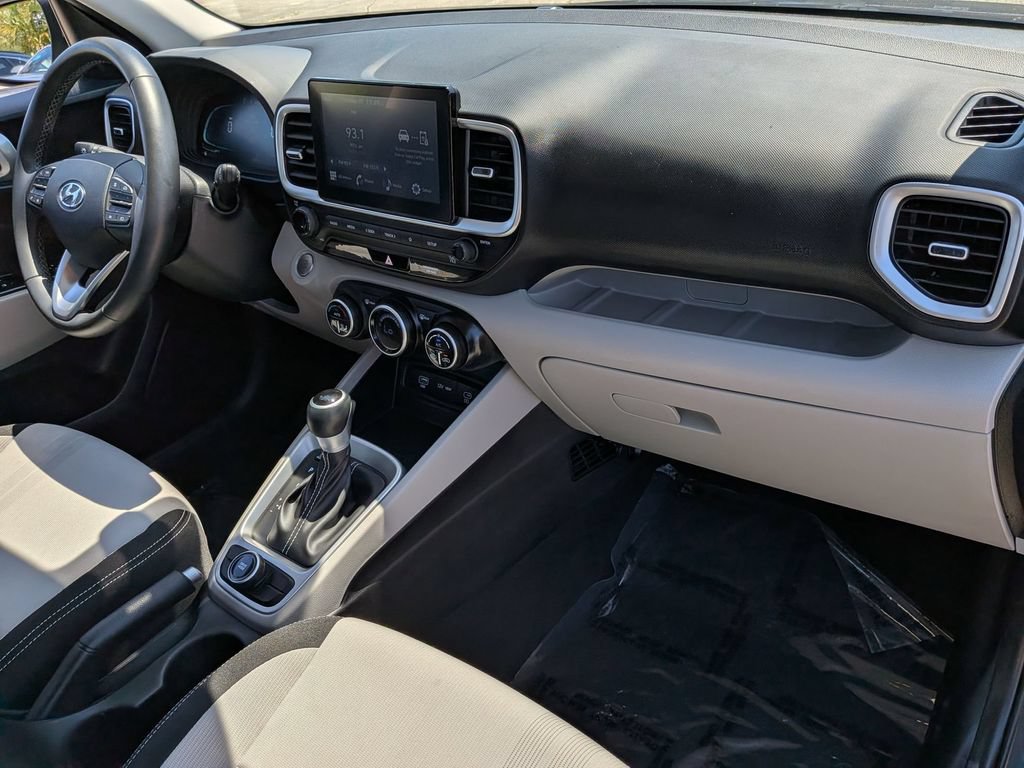 Used 2025 Hyundai Venue SEL FWD image 29