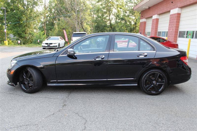 Used 2011 Mercedes-Benz C 300 4MATIC Sedan image 2