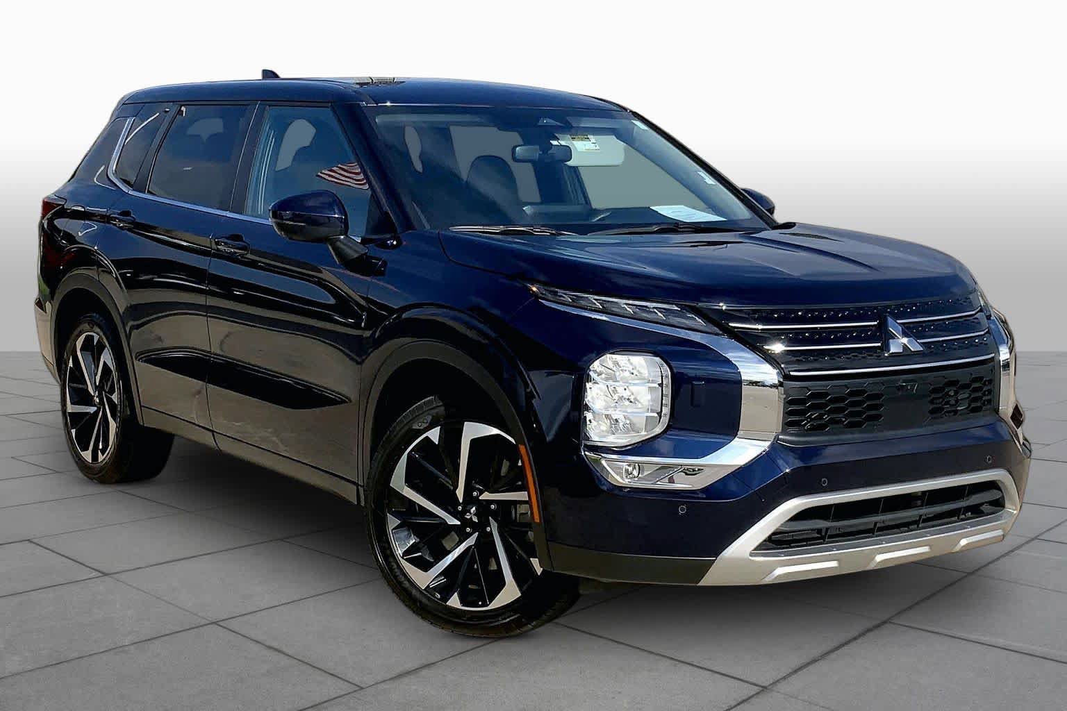 Used 2023 Mitsubishi Outlander SE AWD/4WD image 3