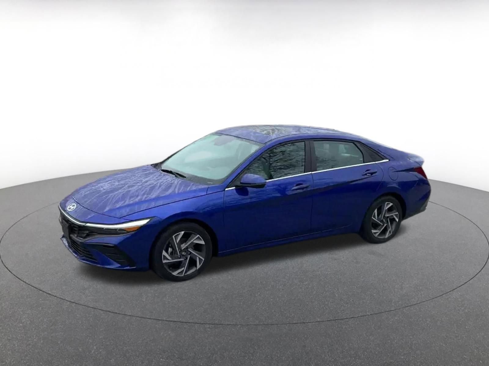 Used 2025 Hyundai Elantra Limited image 8