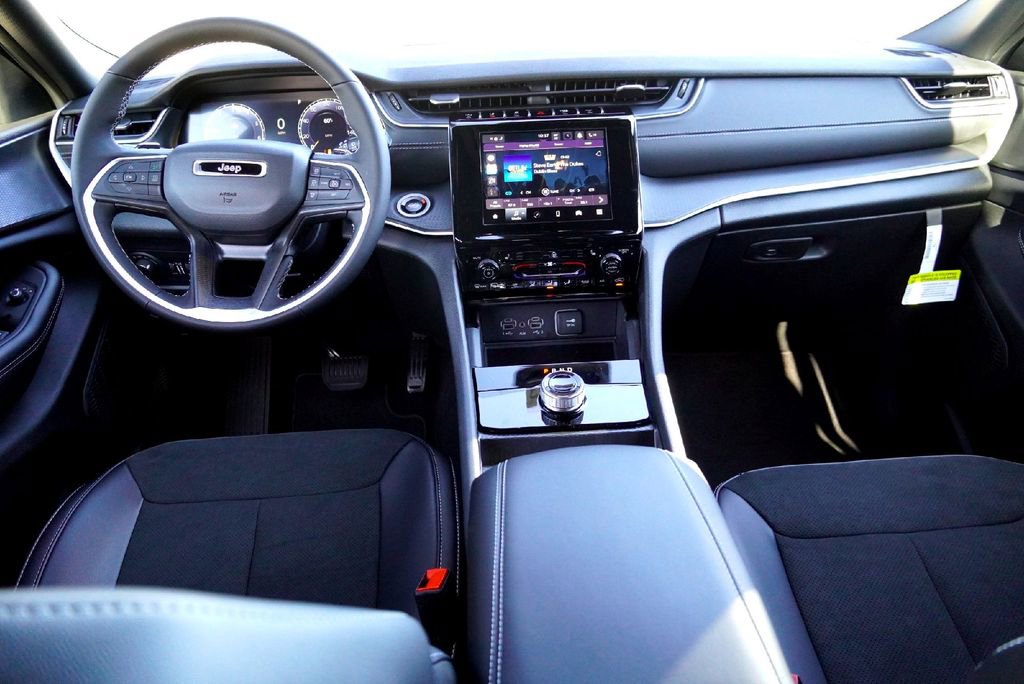 New 2025 Jeep Grand Cherokee L Altitude image 26