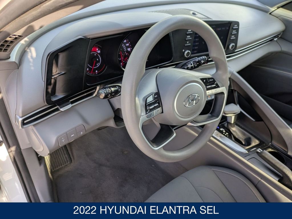 Used 2022 Hyundai Elantra SEL image 14