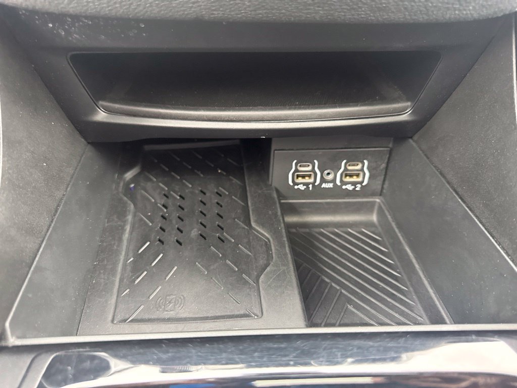 Used 2025 Chrysler Pacifica Limited FWD image 19