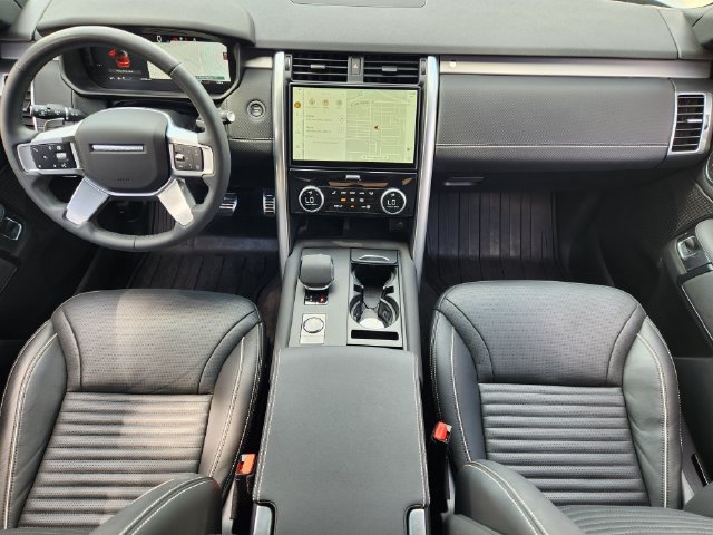 Used 2024 Land Rover Discovery Dynamic SE AWD/4WD image 26