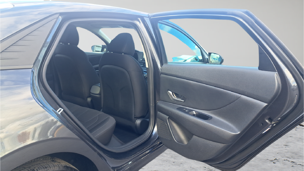 Used 2023 Hyundai Elantra SEL FWD image 25